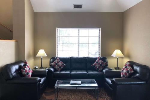 Фотография гостиницы Baymont Inn & Suites by Wyndham Mukwonago