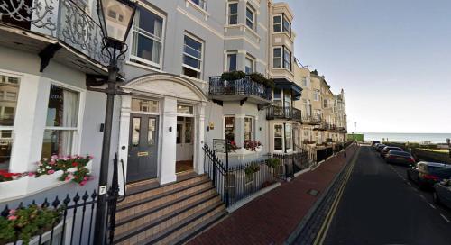 Фотография гостиницы Ambassador Hotel