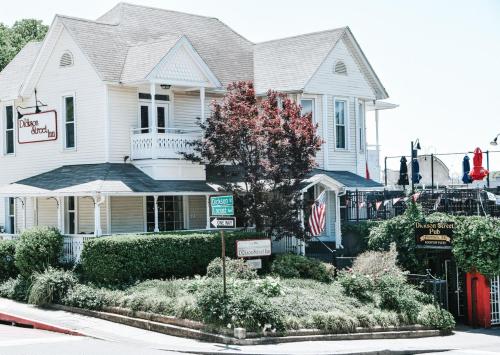 Фотографии мини отеля
Dickson Street Inn