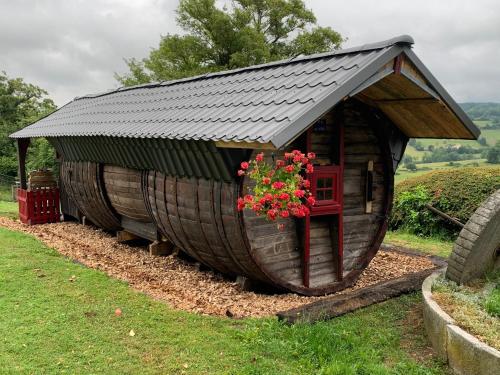 Фотография гостевого дома Hébergements Insolites dans tonneaux - Gite Le Coup de Foudre