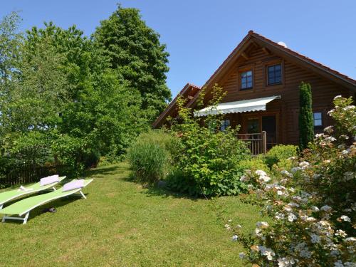 Фотография гостевого дома Luxurious Holiday Home in Fuchsberg Germany with Balcony