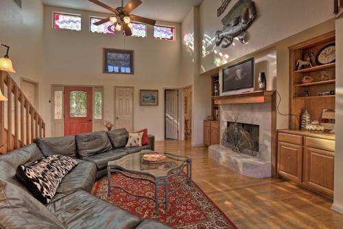 Фотография гостевого дома Secluded Home with Canyon Lake View Near Boat Launch!