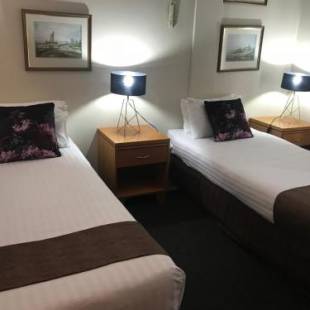 Фотографии гостиницы
Mariners Court Hotel