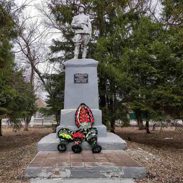 Фотография памятника Памятник Герою Советского Союза Пожарскому И.А.