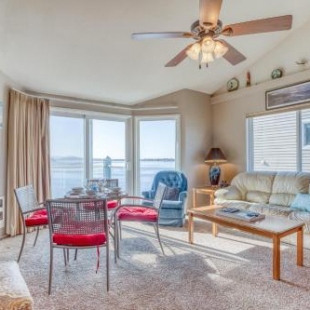 Фотография гостевого дома Dock of the Bay 308