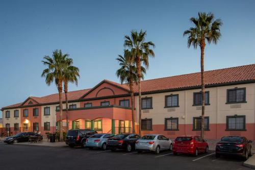 Фотография гостиницы Baymont by Wyndham Phoenix I-10 near 51st Ave