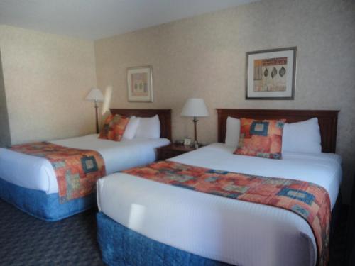 Фотография гостиницы North Vancouver Hotel