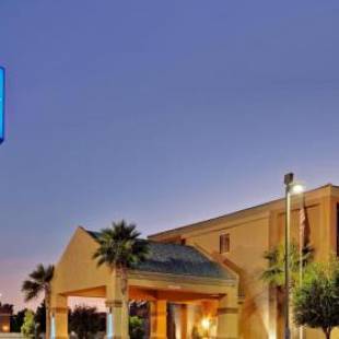 Фотографии гостиницы 
            Holiday Inn Express Las Vegas-Nellis, an IHG Hotel