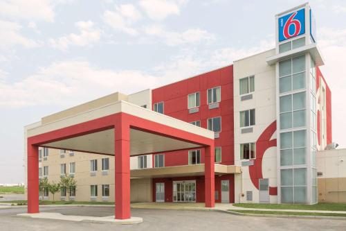 Фотография гостиницы Motel 6 Airdrie