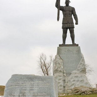 Фотография Памятник Святославу
