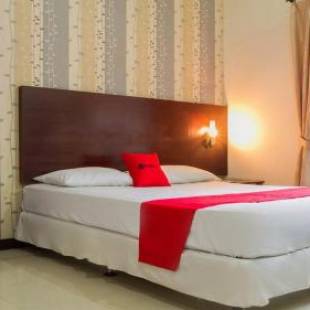 Фотографии гостиницы 
            RedDoorz @ Cikutra 3