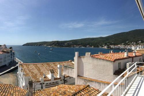 Фотография гостевого дома TÒRTORA - Casa en el centro con vistas al mar