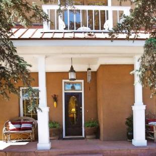 Фотографии мини отеля
The Parador