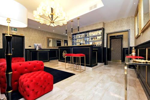 Фотография гостевого дома Spanish Diamond Luxury Suites & Jacuzzi