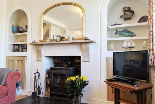 Фотография гостевого дома 1 Rock Cottage - Beautifully Presented Cottage for Four with Wood Burner