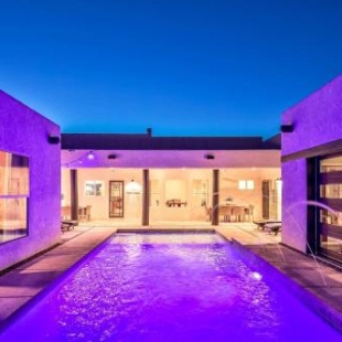 Фотография гостевого дома Pet Friendly - Sleeps 23 - Two Casitas - Amazing Yard - Heated Pool & Spa - Shoshone