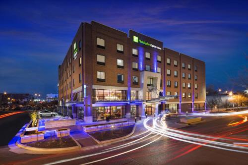Фотография гостиницы Holiday Inn Express & Suites Oklahoma City Downtown - Bricktown, an IHG Hotel