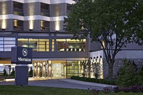Фотография гостиницы Sheraton Montreal Airport Hotel