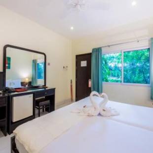 Фотографии гостиницы
Lokal Phuket "Former K-Hotel" - SHA Extra Plus