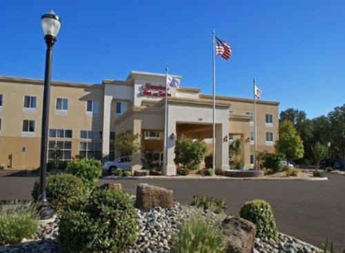 Фотография гостиницы Hampton Inn & Suites Red Bluff