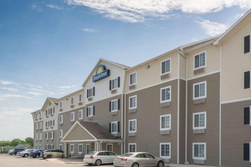 Фотография гостиницы Days Inn & Suites by Wyndham Rochester South