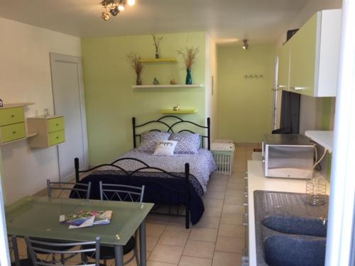 Фотография гостевого дома Cottage a la campagne avec piscine et SPA