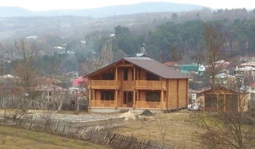 Фотографии гостевого дома 
            Wooden cottage in Surami