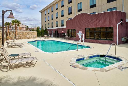 Фотография гостиницы Holiday Inn Express & Suites El Paso Airport, an IHG Hotel