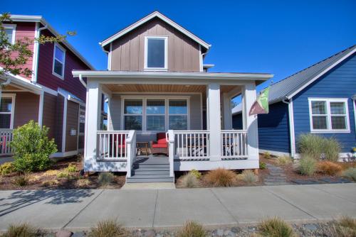 Фотография гостевого дома Ocean Adventure - Oyhut Bay Seaside Village