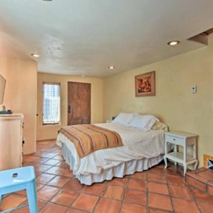Фотография гостевого дома Cozy Blue Adobe with Steam Room 2 Mi from Taos!