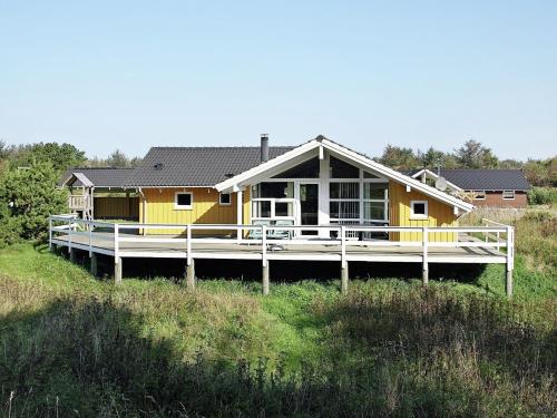 Фотография гостевого дома Three-Bedroom Holiday home in Løkken 81