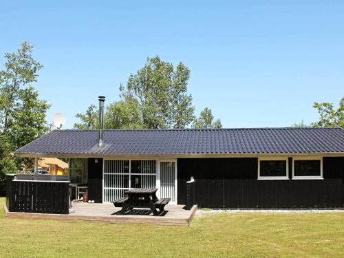 Фотография гостевого дома Three-Bedroom Holiday home in Hemmet 45