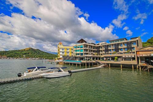 Фотография гостиницы Two Seasons Coron Bayside Hotel
