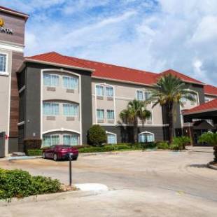 Фотографии гостиницы
La Quinta by Wyndham Houston East at Normandy