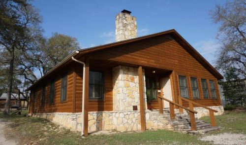 Фотография гостевого дома Wimberley Log Cabins Resort and Suites - The Oak Lodge