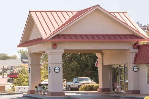 Фотография гостиницы Days Inn by Wyndham Forsyth