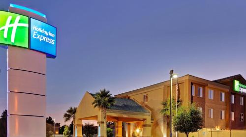 Фотография гостиницы Holiday Inn Express Las Vegas-Nellis, an IHG Hotel