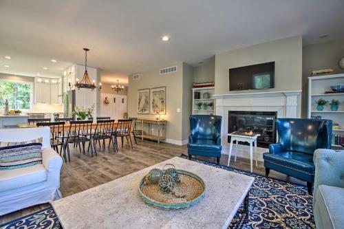 Фотографии гостевого дома
Bright and Airy Cottage with Deck and View, Walk to Lake