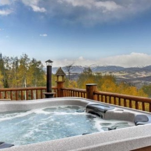 Фотография гостевого дома Secluded Granby Home with Mtn Views and Private Hot Tub