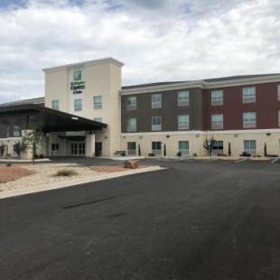 Фотографии гостиницы
Holiday Inn Express & Suites Junction, an IHG Hotel