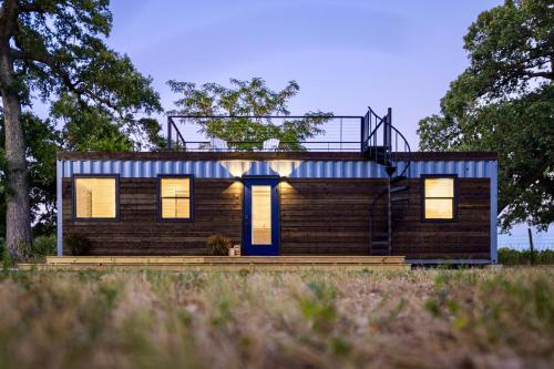 Фотография гостевого дома Container Tiny Home 12 min to Magnolia Silos and Baylor