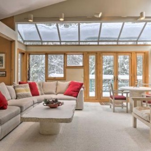 Фотография гостевого дома Ski-In and Ski-Out Winter Park Condo with Pool Access!