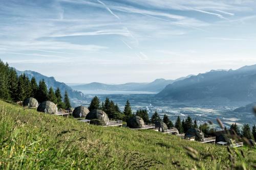 Фотография гостиницы Whitepod Eco-Luxury Hotel