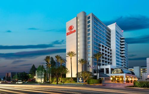 Фотография гостиницы Hilton Woodland Hills/ Los Angeles