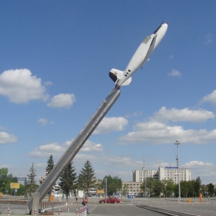 Фотография Памятник первому советсткому реактивному истребителю