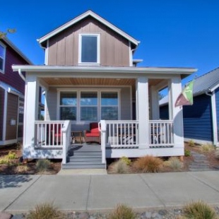 Фотография гостевого дома Ocean Adventure - Oyhut Bay Seaside Village