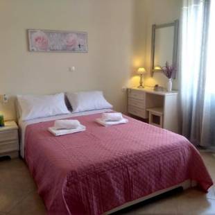 Фотографии гостевого дома
2-Bedroom Blue & White House with Garden and Beach