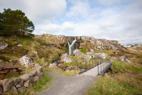 Фотография гостевого дома Red Robin - Vacation homes next to Svartifossur waterfall