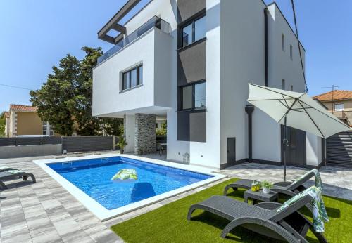 Фотография гостевого дома VILLA EMA KASTELA with private heated pool