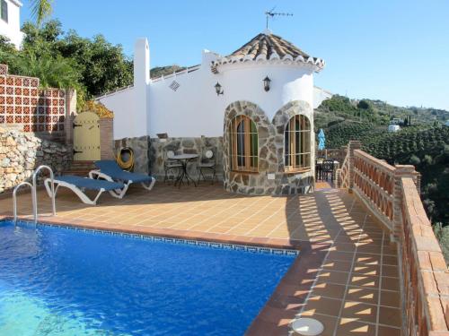 Фотография гостевого дома Holiday Home Tres Palmeras - FRG131